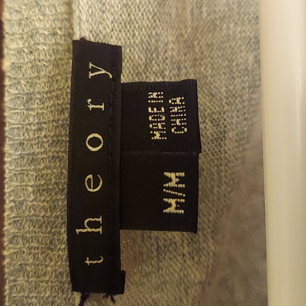 Gorgeous THEORY v neck linen sweater, thin knit, size Med., in EPC!